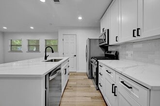 Building Photo - 1913 David St