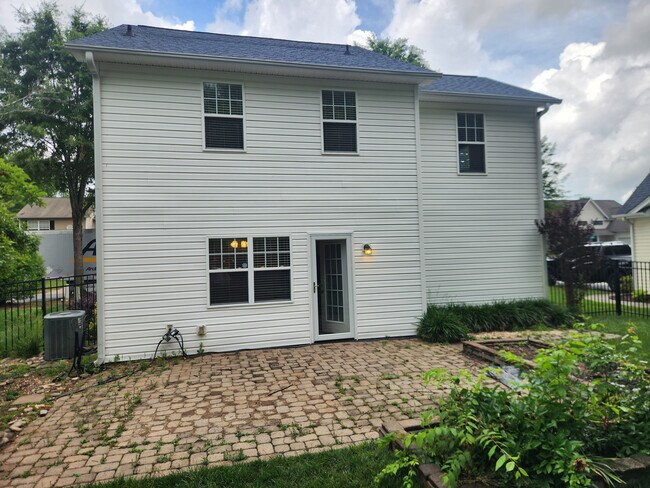 Foto del edificio - Room in Single Family Home on Meadowcreek Village Dr