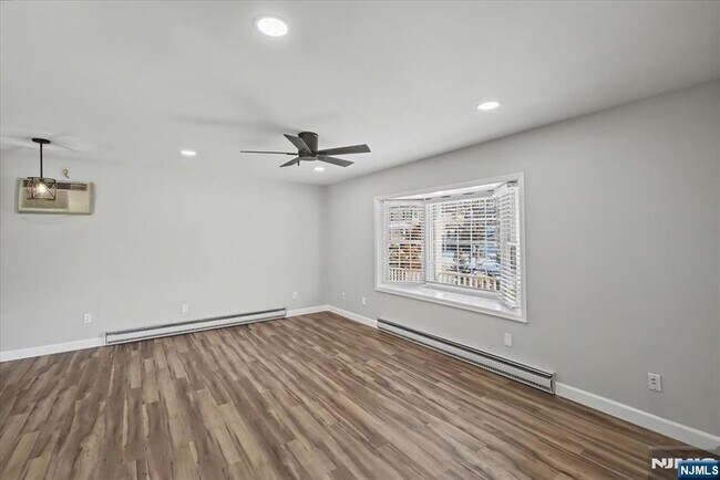 Foto del edificio - 85 Sheridan Ave