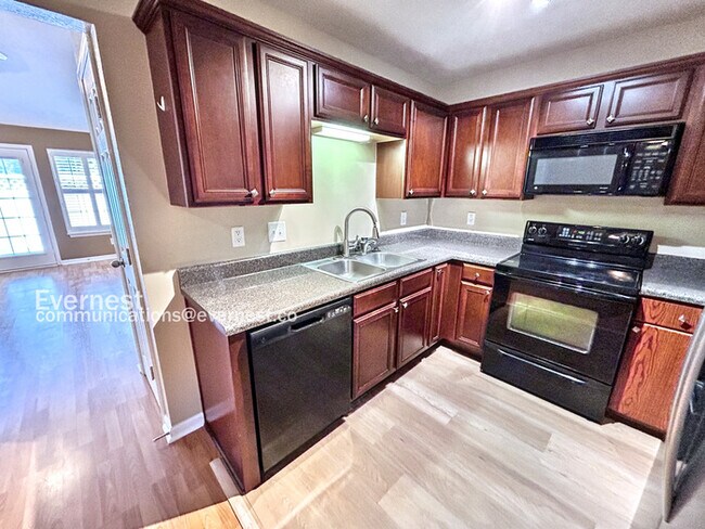 Foto del edificio - 102 Antler Ridge Cir