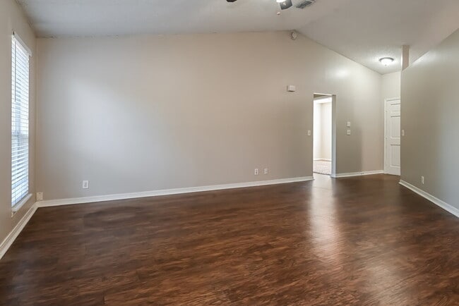 Building Photo - 11152 Cloverhill Cir W