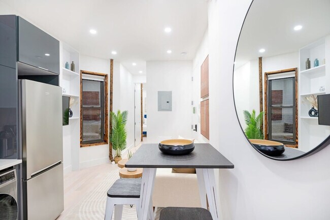 Foto del edificio - 515 W 48th St