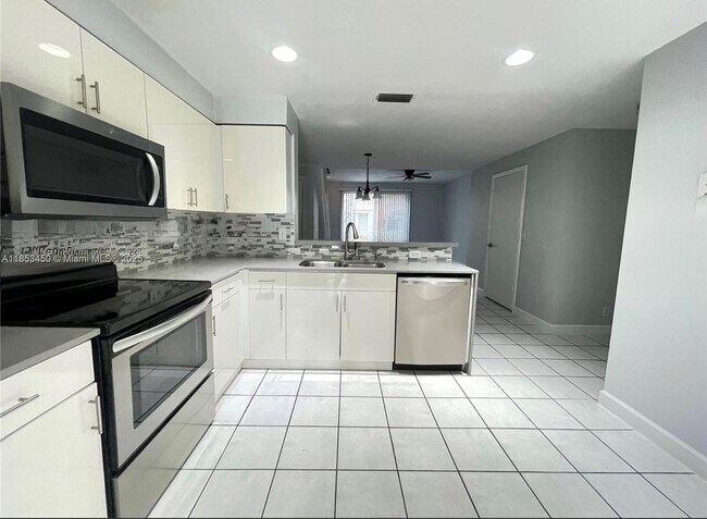 Foto del edificio - 1566 Coronado Rd
