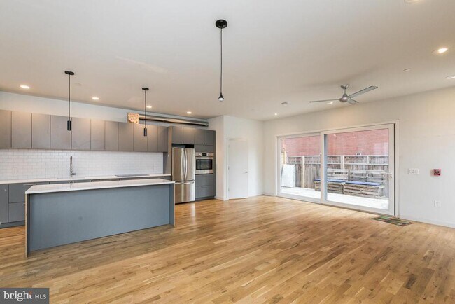 Foto del edificio - 2328 Memphis St