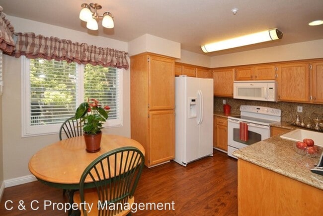 Building Photo - 2 br, 2.5 bath House - 4512 Central Parkway