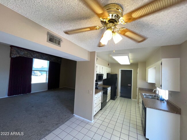 Foto del edificio - 9630 N Briarwood Dr
