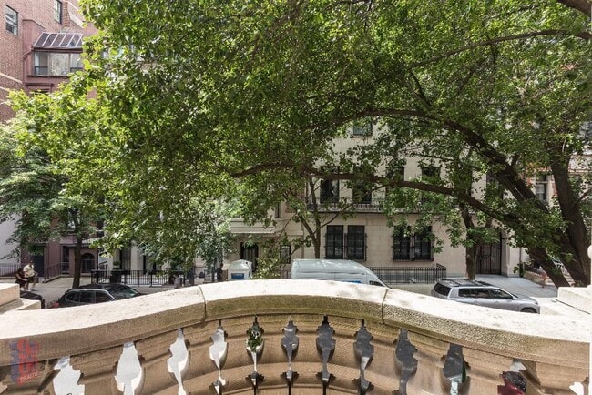 Building Photo - 7 E 75th St