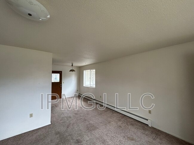 Building Photo - 420 W Kennedy Ave