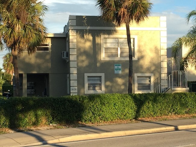 Building Photo - 1628 S Dixie Hwy