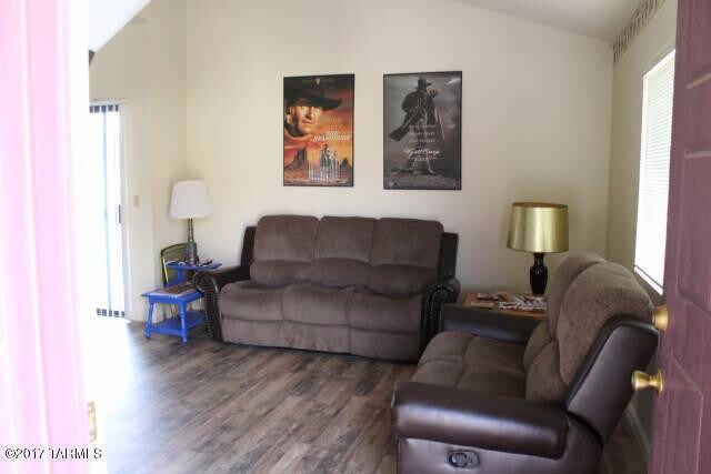 Primary Photo - 2166 N Pantano Rd