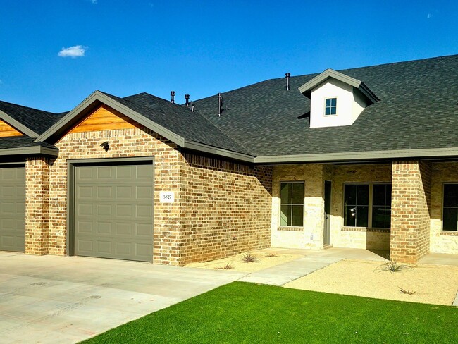 Building Photo - Brand New 2 Bedroom Townhome in Escondido ...