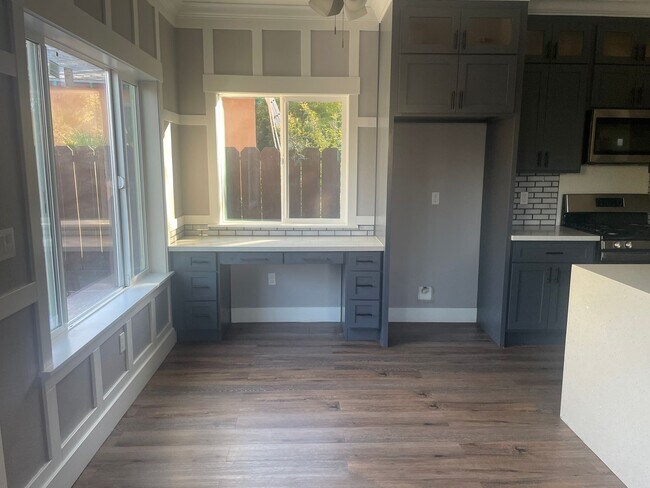 Building Photo - 2112 Eicher Ave