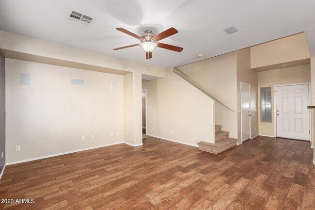 Building Photo - Beautiful 3 Bedroom/2.5 Bathroom + Den Hom...