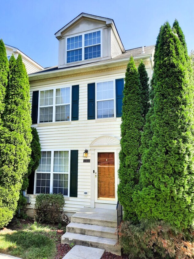 Primary Photo - Rarely Available EOG Townhouse in Owings M...