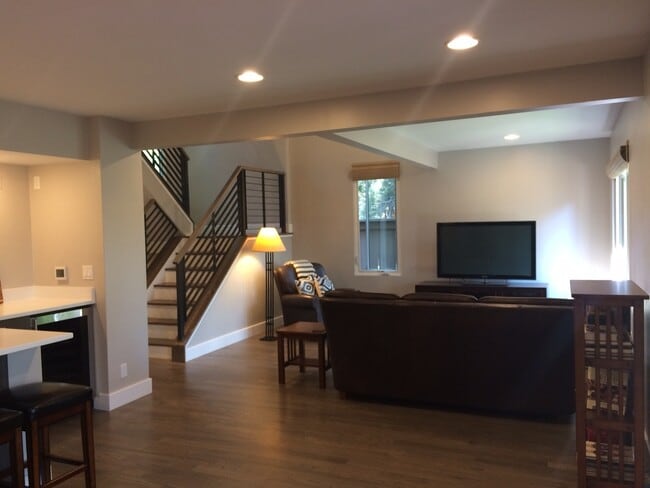 Building Photo - 3792 Lakebriar Dr