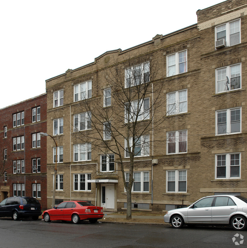 Building Photo - 196-200 Oak St