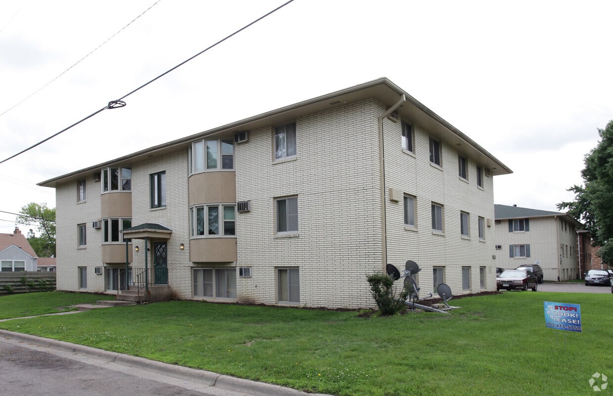 Pleasant Apartments Rentals in Richfield at 6313 Pleasant Ave S