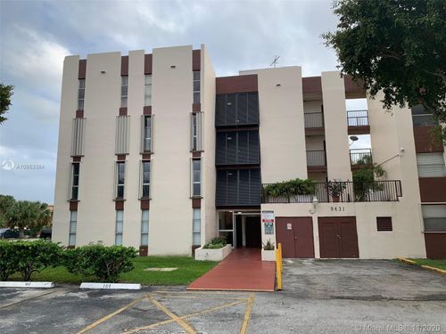 Foto principal - 9431 SW 4th St