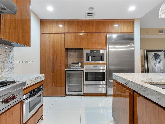Foto del edificio - 9705 Collins Ave