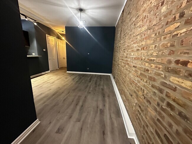 living room - 2405 N Neva Ave