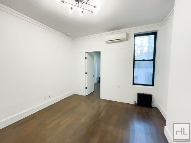 Building Photo - Spacious 2-Bed 1 Bath / Carroll Gardens
