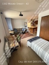 Building Photo - 1302 Mound St