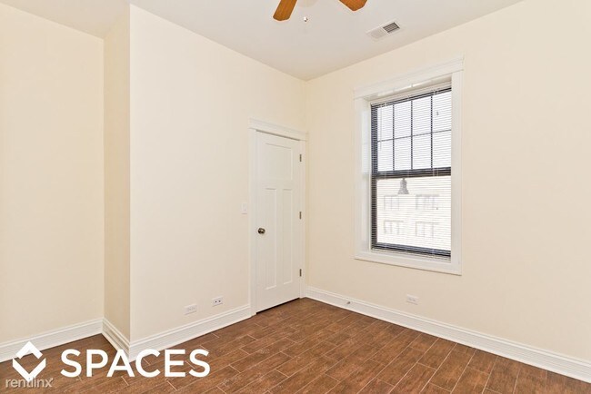 Foto del edificio - 4317 W Irving Park Rd