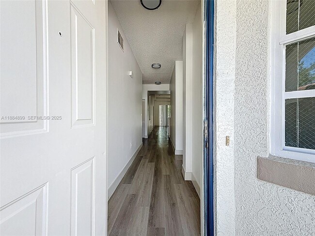 Foto del edificio - 3200 N Haverhill Rd