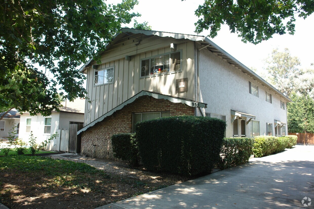 Primary Photo - Vermont Apartments