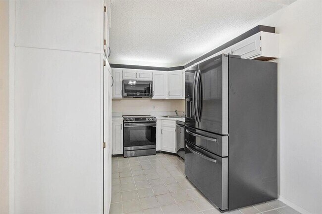 Foto del edificio - 13770 Oneida Dr