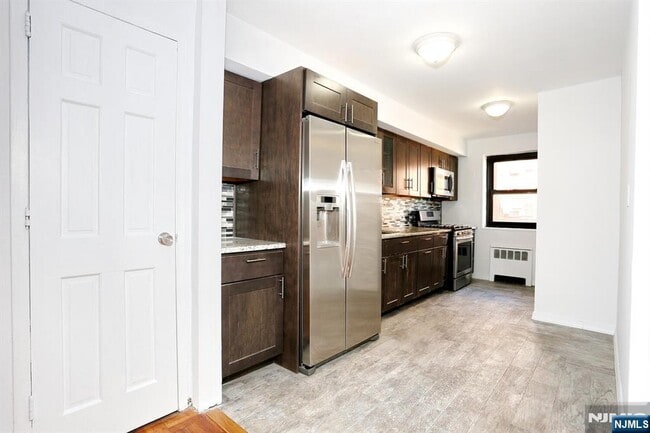 Foto del edificio - 208 Anderson St