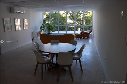 Foto del edificio - 1750 James Ave