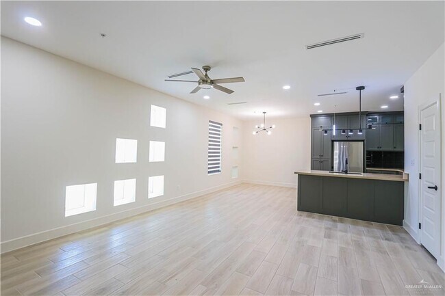 Foto del edificio - 1213 E Daffodil Ave
