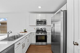 Building Photo - 2805 Fountain Wds Dr
