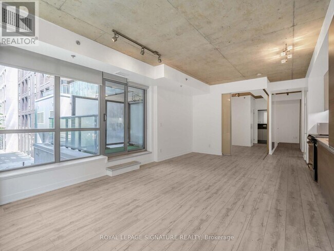 Building Photo - 8-218 Gladstone Ave