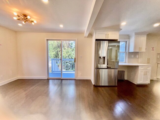 Building Photo - 46 Silvermine Ave