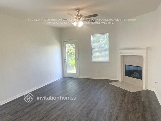 Foto del edificio - 411 Drake Ln