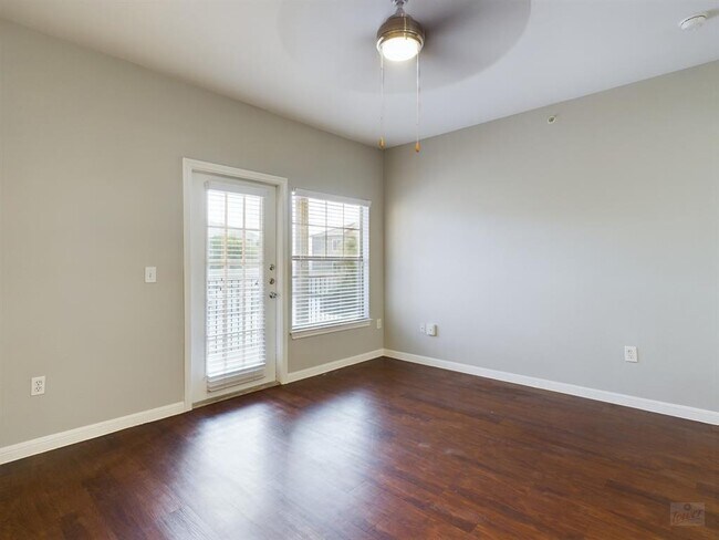 Foto del edificio - 2320 Gracy Farms Ln