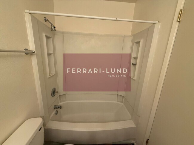 Foto del edificio - ?? Loft Style Townhome in Reno - Kay DeAlba Property! ??