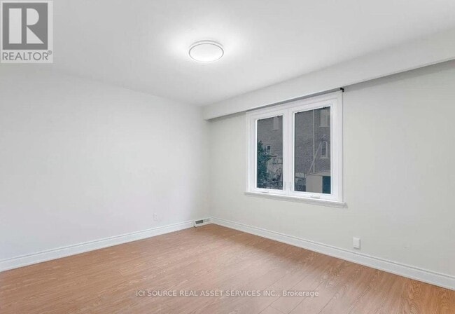 Building Photo - 4 Dempster St