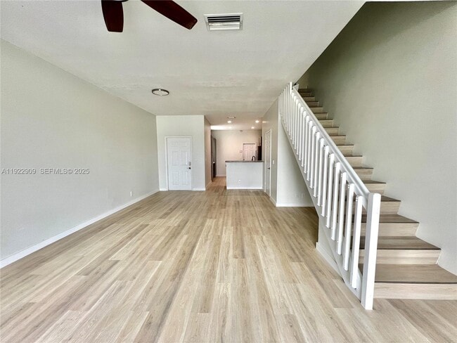 Foto del edificio - 1816 Salerno Cir