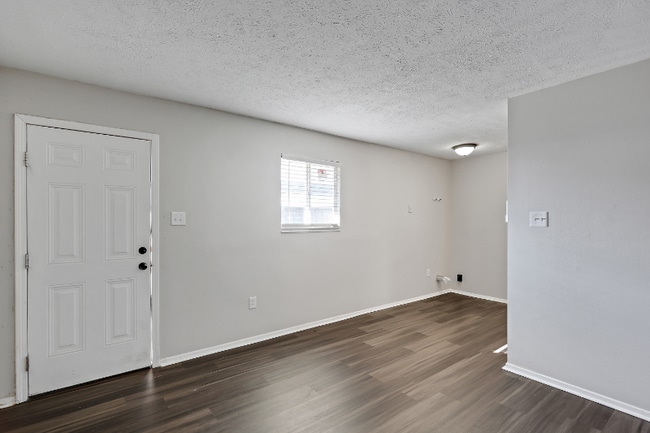 Building Photo - 206 Gunter St