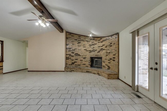 Building Photo - 2013 Tanglewood Dr