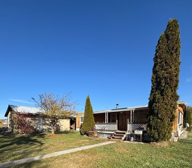 Foto del edificio - Spacious Pet-Friendly Rental on 3 Acres — Perfect for Horse Owners!