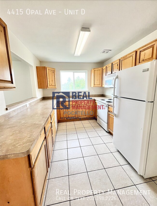 Foto del edificio - 3 Bedroom 2 bath apartment - Small dogs ne...