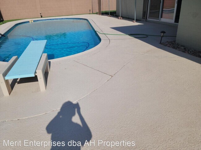 Foto del edificio - 5 br, 2 bath House - 1205 E FAIRMONT DR