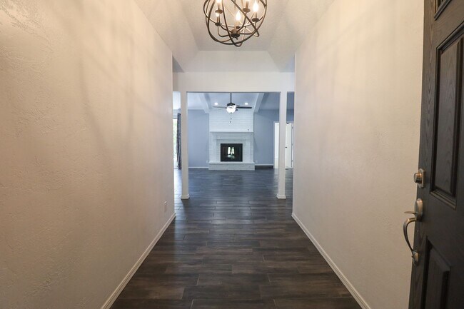 Building Photo - 3 Bed | 2 Bath | South Tulsa