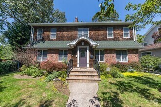 Building Photo - 2424 Lakeside Dr