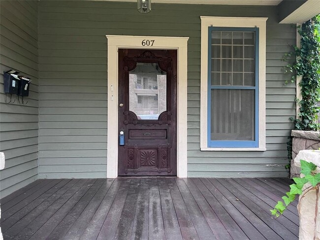 Building Photo - 607 W 33rd St