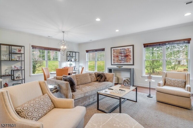 Foto principal - 48 Whitney Farm Pl